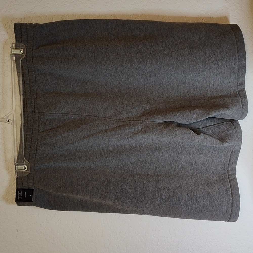 Abercrombie Soft Fleece Shorts Large 9" Inseam - Picture 2 of 5